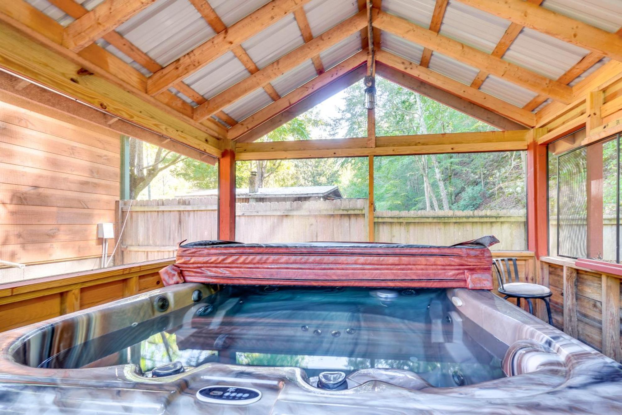 Just Fur Relaxin Sevierville Cabin With Hot Tub! Exterior photo