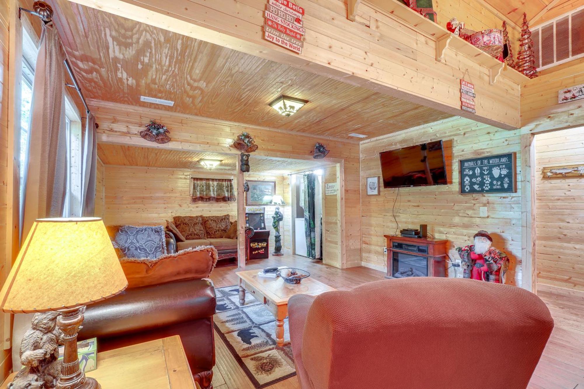 Just Fur Relaxin Sevierville Cabin With Hot Tub! Exterior photo
